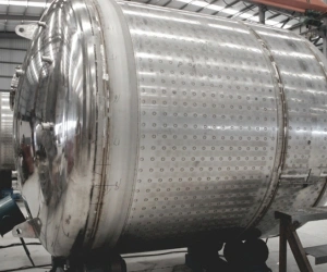 Санитарные резервуары и емкости из нержавеющей стали